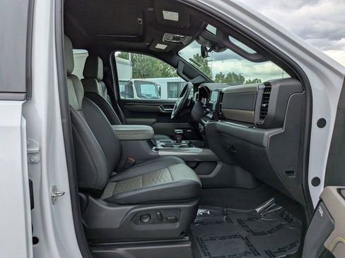 Used 2024 Chevrolet Silverado 1500 ZR2 w/ Technology Package AWD/4WD image 29