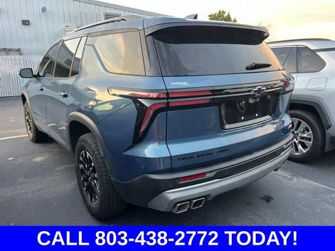 Used 2025 Chevrolet Traverse Z71 AWD/4WD image 3