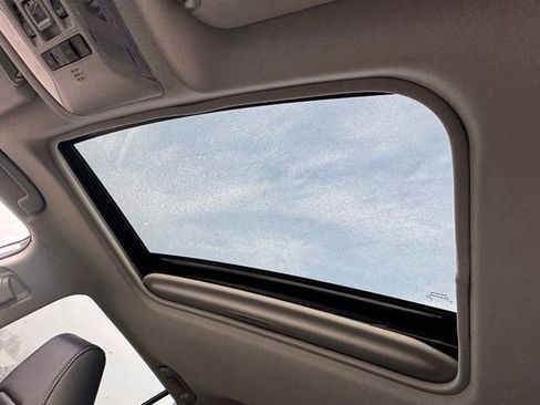 Used 2022 Toyota RAV4 Limited image 18