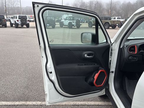 Used 2019 Jeep Renegade Sport image 9