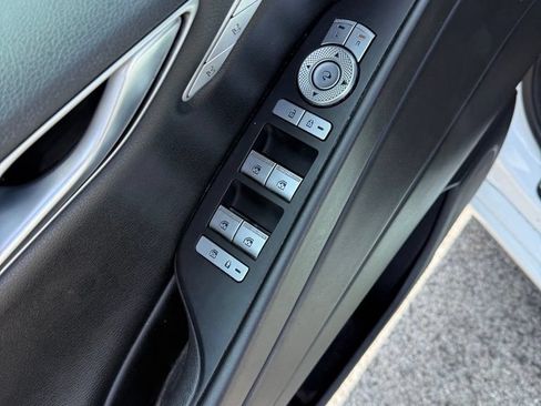 Used 2022 Genesis G80 2.5T RWD image 11