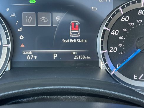 Used 2023 Toyota Highlander XLE AWD/4WD image 29