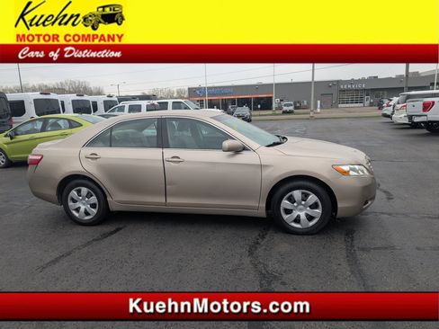 Used 2009 Toyota Camry LE FWD image 1
