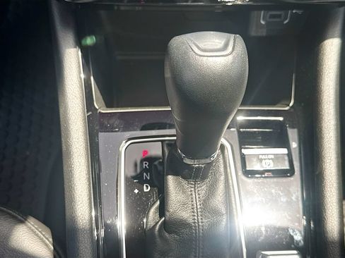 Used 2025 Jeep Compass Latitude w/ Sun & Sound Group AWD/4WD image 17