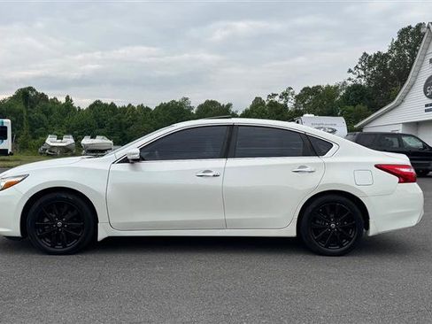 Used 2016 Nissan Altima 2.5 SV w/ Convenience Package FWD image 9