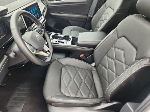 Used 2025 Volkswagen Atlas Cross Sport SE FWD image 13