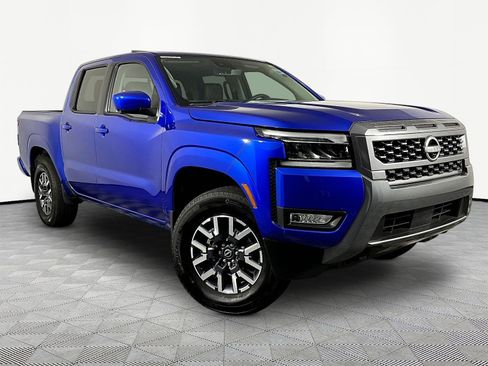 Used 2025 Nissan Frontier SL AWD/4WD image 3
