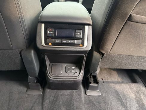 Used 2023 Subaru Ascent Premium w/ Convenience Package image 32