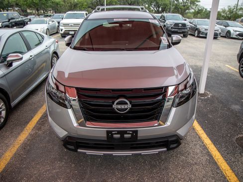 Used 2025 Nissan Pathfinder SL AWD/4WD image 5