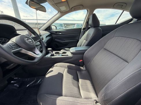 Used 2025 Nissan Altima 2.5 SV FWD image 27