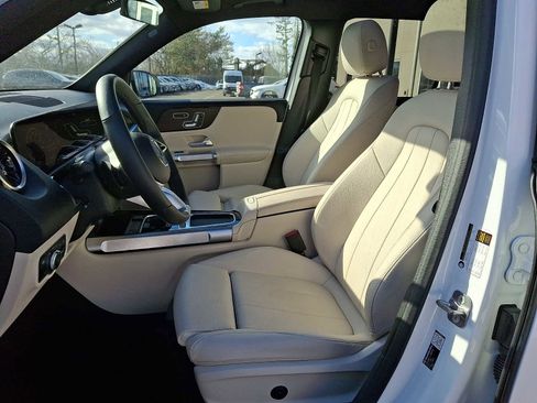 Used 2026 Mercedes-Benz GLB 250 4MATIC image 9