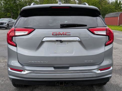 Used 2024 GMC Terrain Denali w/ Denali Premium Package AWD/4WD image 10