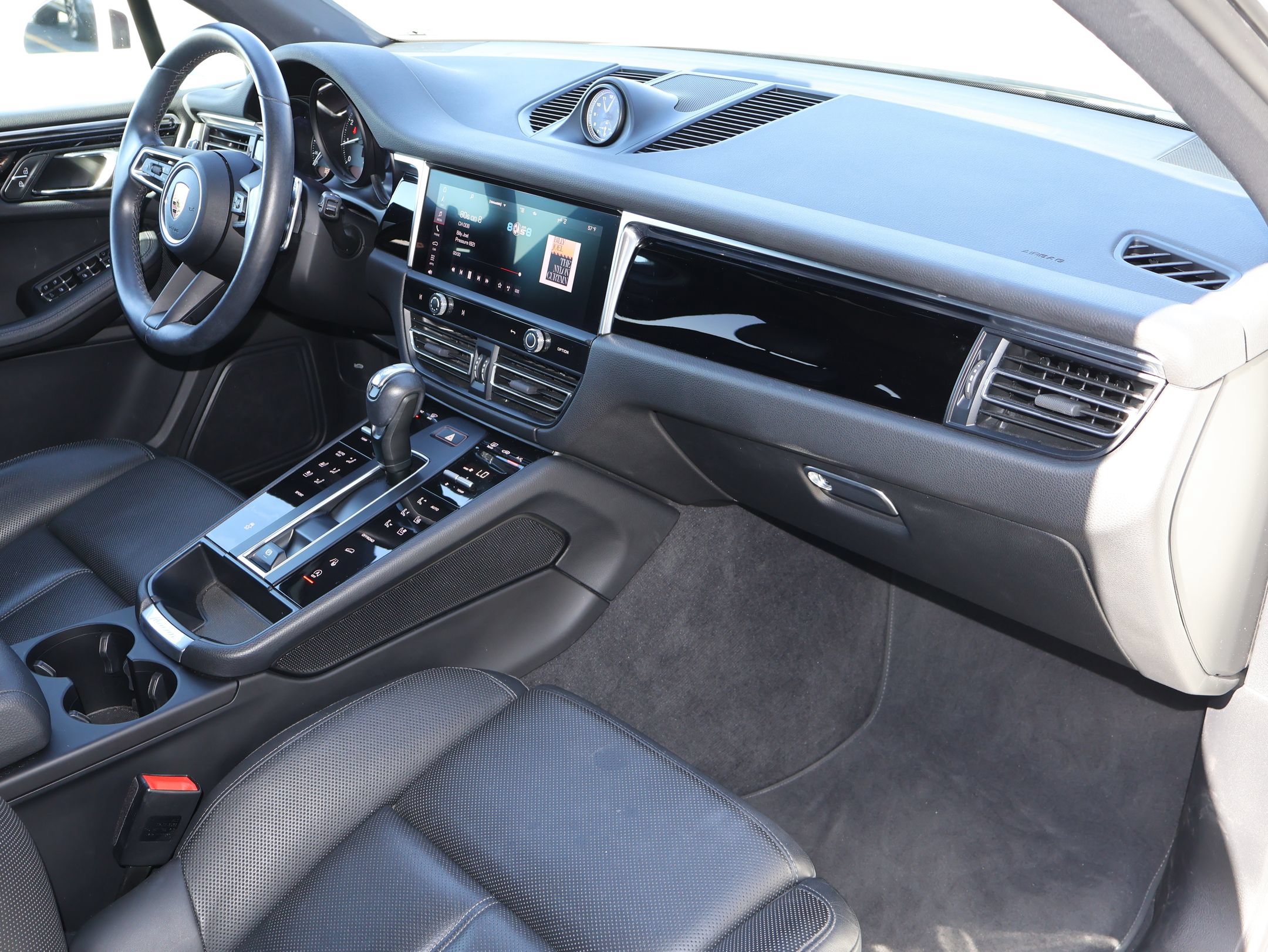 Used 2023 Porsche Macan AWD/4WD image 31