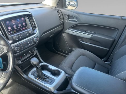 Used 2022 Chevrolet Colorado LT w/ LT Convenience Package AWD/4WD image 17