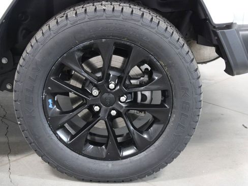 Used 2023 Jeep Wrangler Unlimited Sahara w/ Cold Weather Group AWD/4WD image 18