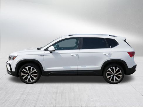 Certified 2023 Volkswagen Taos SE w/ Panoramic Sunroof Package AWD/4WD image 4