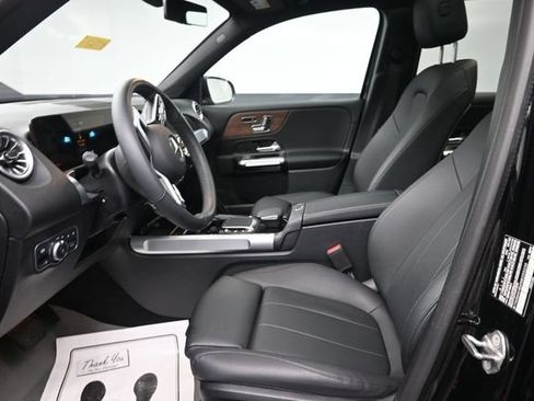Used 2022 Mercedes-Benz GLB 250 4MATIC image 9