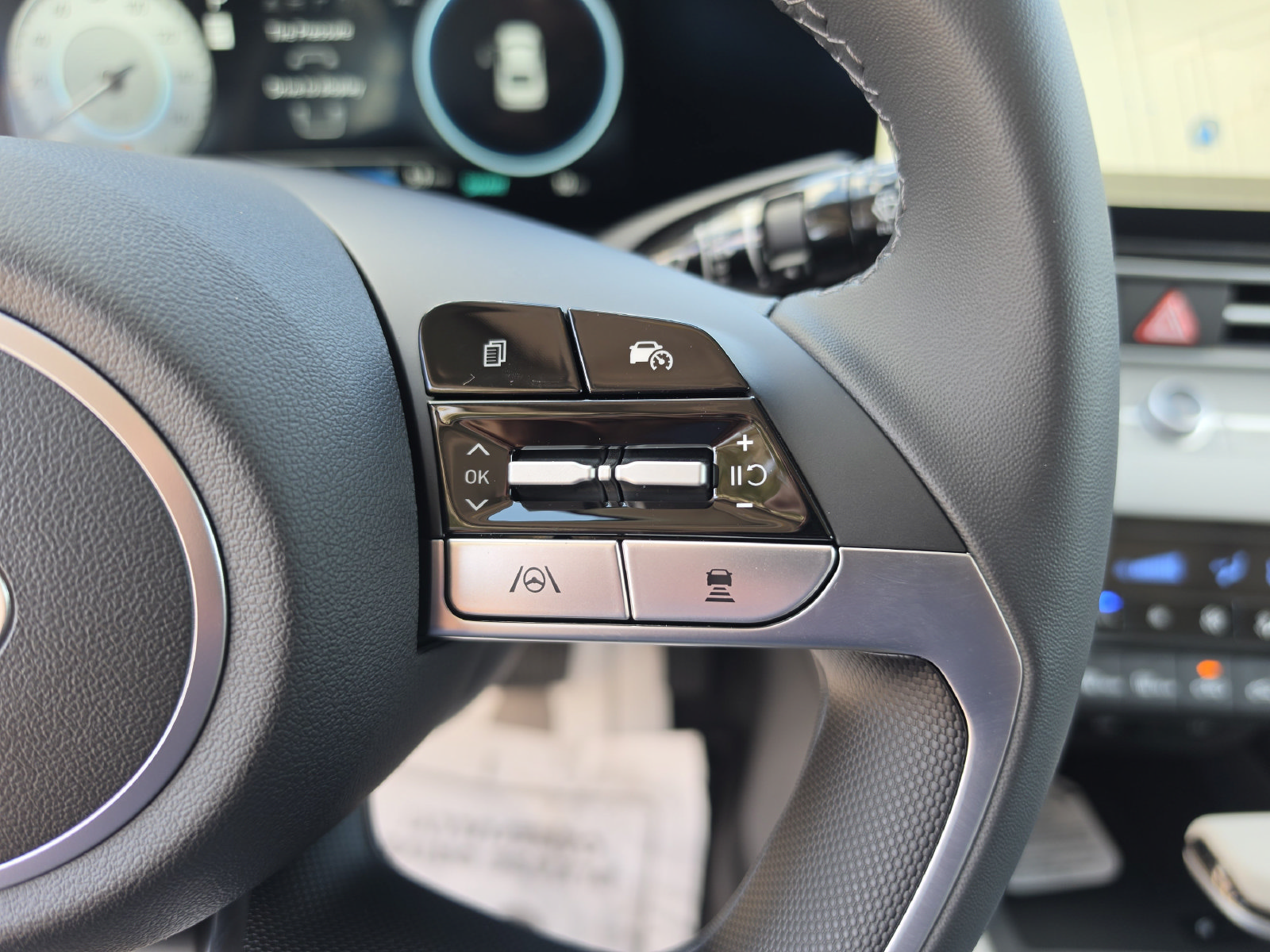 New 2026 Hyundai Elantra Limited FWD image 32