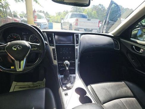 Used 2019 INFINITI Q50 Luxe w/ Essential Package (3.0T Luxe) AWD/4WD image 3