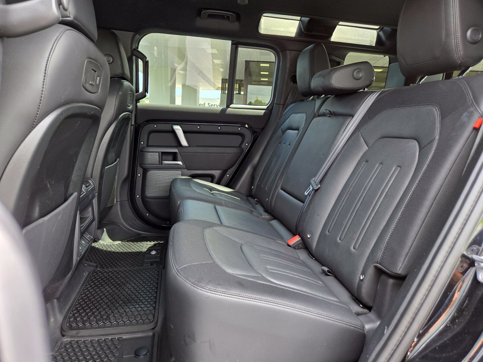 Used 2022 Land Rover Defender 110 X-Dynamic SE AWD/4WD image 13