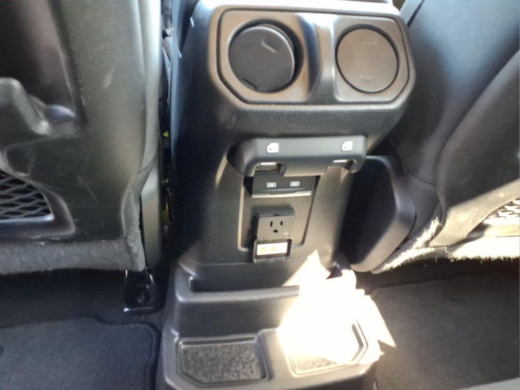 Used 2024 Jeep Wrangler Unlimited Rubicon 4xe AWD/4WD image 7