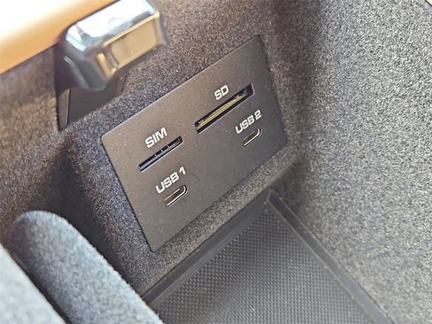 Certified 2025 Porsche Macan image 20