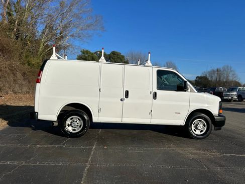Used 2017 Chevrolet Express 2500 image 8