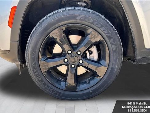 Used 2024 Jeep Grand Cherokee L Limited w/ Black Appearance Package AWD/4WD image 35