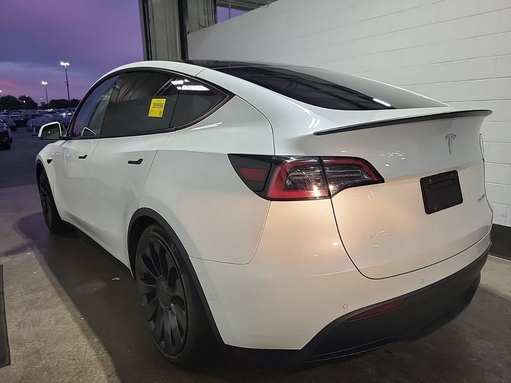Used 2022 Tesla Model Y Performance AWD/4WD image 3