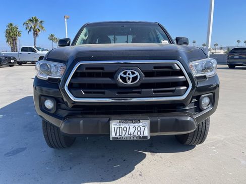 Used 2017 Toyota Tacoma SR5 w/ Tow Package image 2