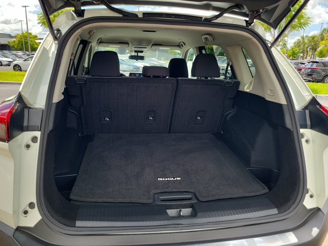Certified 2023 Nissan Rogue SV FWD image 11