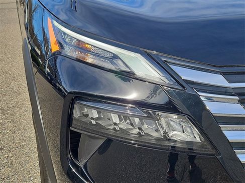 Certified 2024 Nissan Rogue SV image 33