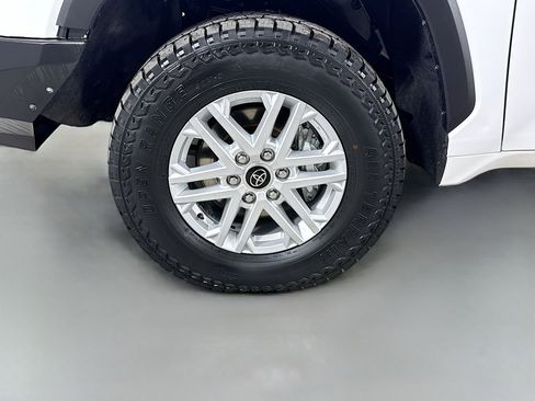 Used 2022 Toyota Tundra SR5 w/ SR5 Premium Package image 30