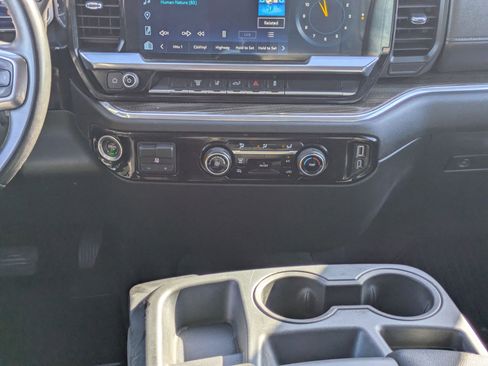 Used 2024 Chevrolet Silverado 3500 LT image 19