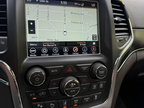 Used 2018 Jeep Grand Cherokee Overland AWD/4WD image 18