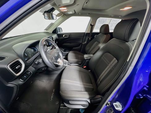 Used 2024 Hyundai Venue SEL FWD image 7