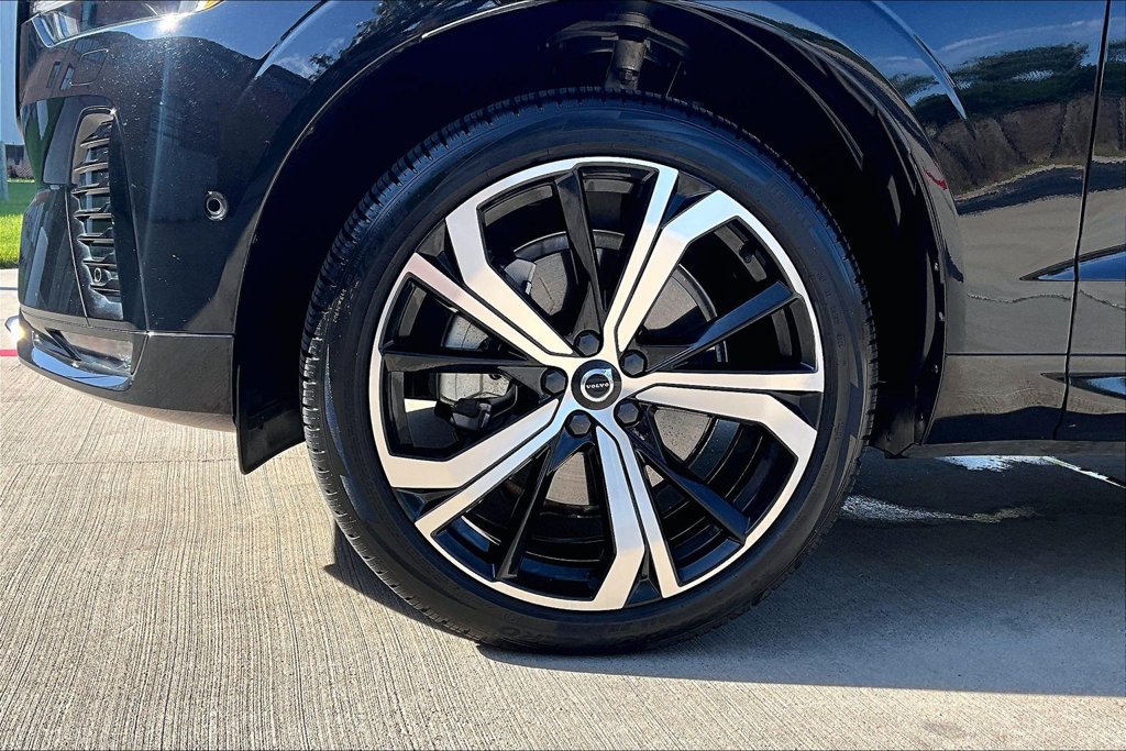 Used 2023 Volvo XC60 B5 Ultimate AWD/4WD image 11