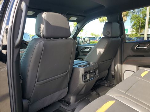 Used 2024 GMC Sierra 1500 AT4 w/ Technology Package image 15