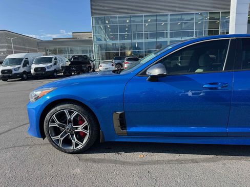 Used 2018 Kia Stinger GT2 image 2