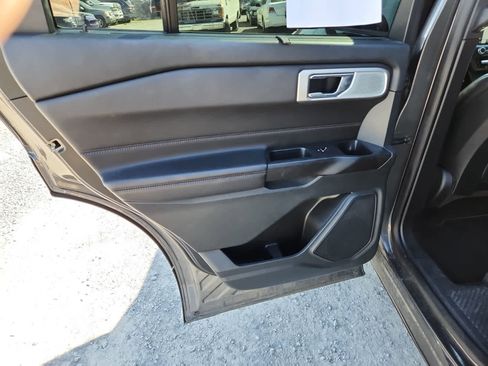 Used 2020 Ford Explorer Platinum w/ Premium Technology Package image 26