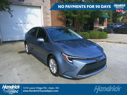 Used 2025 Toyota Corolla XLE image 1