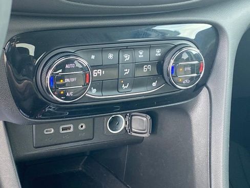 Certified 2023 Buick Encore GX Select image 11