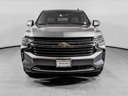 Used 2022 Chevrolet Suburban LT RWD image 12