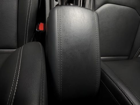 Used 2025 Jeep Compass Limited image 17