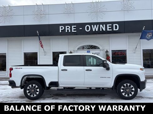 Used 2021 Chevrolet Silverado 2500 Custom w/ Custom Value Package image 4