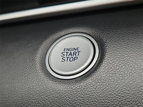 Used 2021 Hyundai Elantra SEL image 23