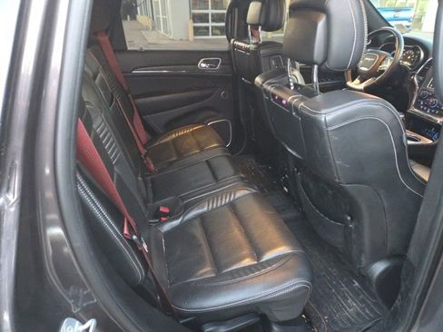 Used 2018 Jeep Grand Cherokee SRT image 12