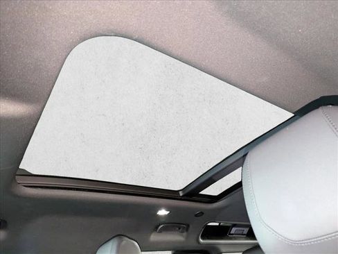 Used 2024 Land Rover Defender 110 S image 18