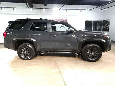 Used 2025 Toyota 4Runner SR5 AWD/4WD image 8