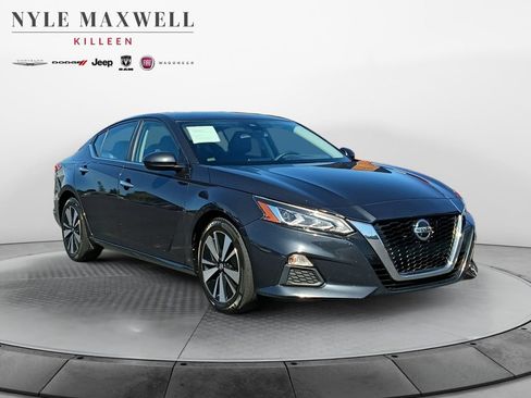 Used 2022 Nissan Altima 2.5 SV FWD image 2